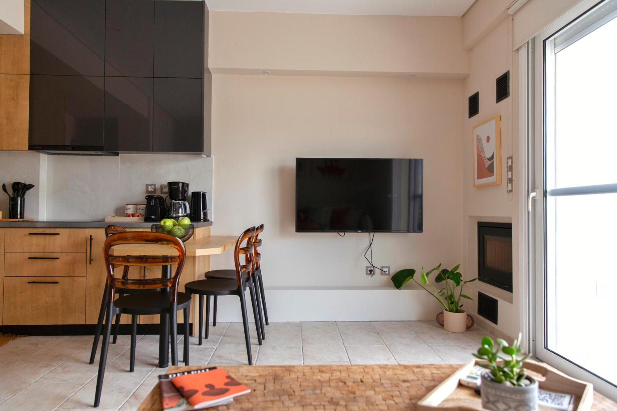 Gallery House In Itea-delphi *