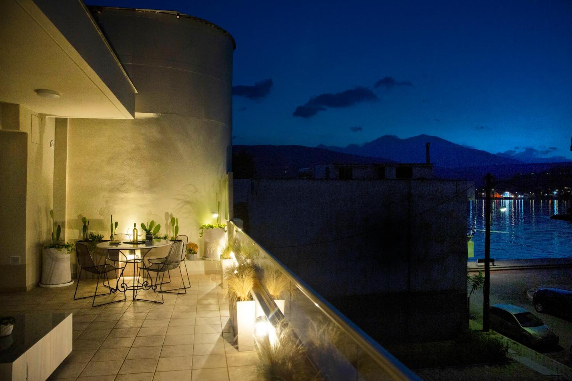 Gallery House In Itea-delphi